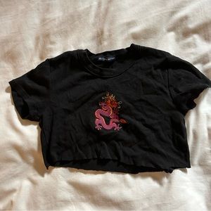BRANDY MELVILLE CROPPED DRAGON TOP